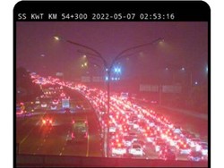 Tol Cikampek Arah Jakarta Macet di Sejumlah Titik Dini Hari Ini