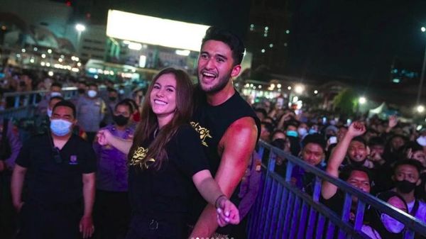 Asyik! Wulan Guritno dan Sabda Ahessa Joget Koplo