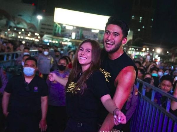 Asyik! Wulan Guritno dan Sabda Ahessa Joget Koplo