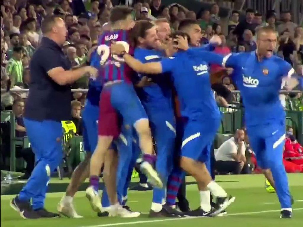 Video: Hebohnya Selebrasi Barca Usai Gol Kemenangan Vs Betis Video: Hebohnya Selebrasi Barca Usai Gol Kemenangan Vs Betis