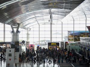 Naik Pesawat Wajib Booster, Bandara Kualanamu Sediakan Layanan Vaksinasi Naik Pesawat Wajib Booster, Bandara Kualanamu Sediakan Layanan Vaksinasi