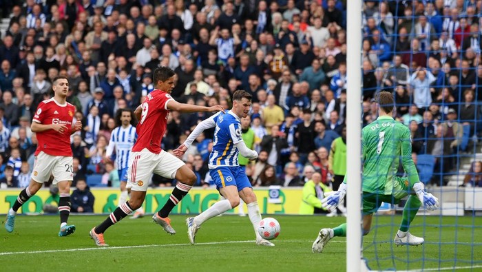 BRIGHTON, ENGLAND - MAY 07: Pascal Gross of Brighton & Hove Albion scores their teams third goal past David De Gea of Manchester United during the Premier League match between Brighton & Hove Albion and Manchester United at American Express Community Stadium on May 07, 2022 in Brighton, England. (Photo by Mike Hewitt/Getty Images)