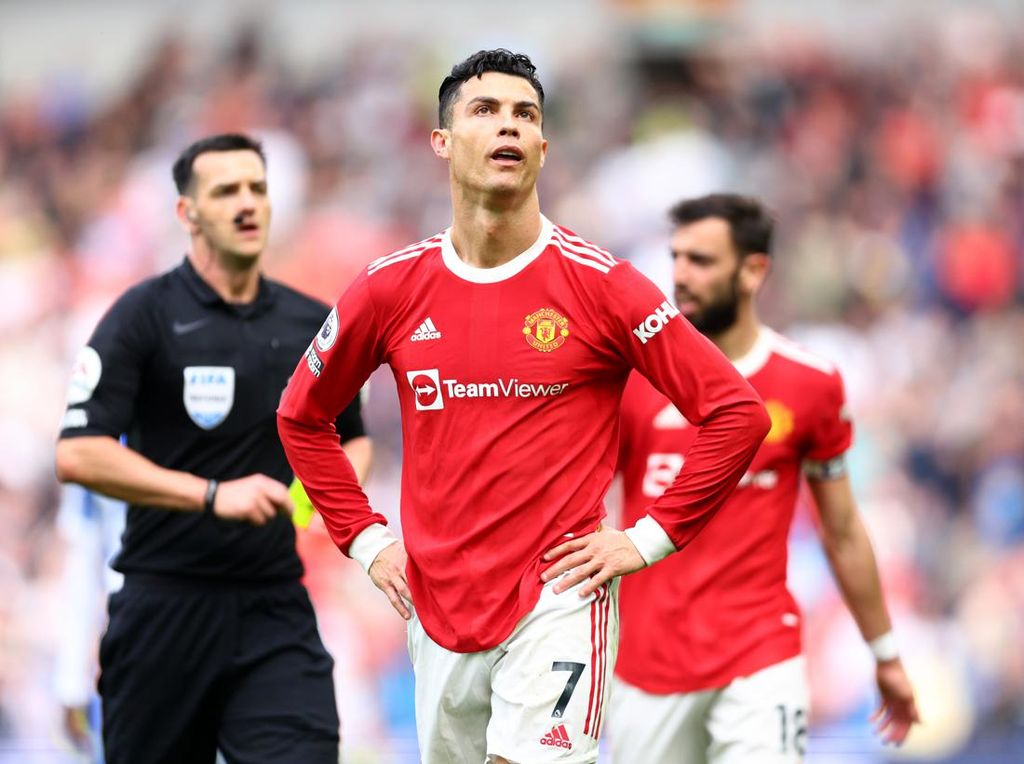 Tawa Ronaldo Melihat MU Dipermak Brighton