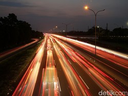 Tol Japek Ramai Lancar Malam Ini, Kepadatan di Rest Area Arah Jakarta