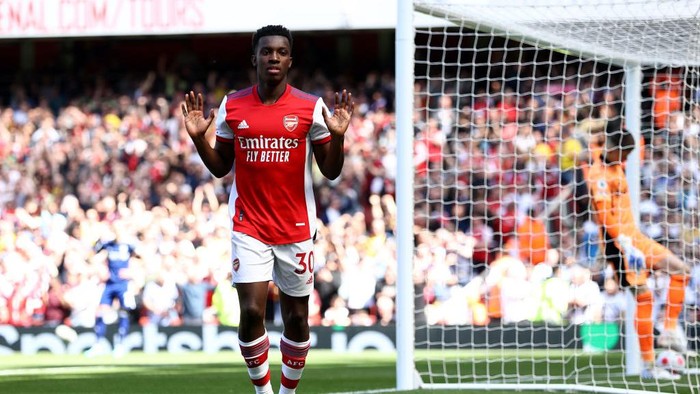 LONDON, ENGLAND - MAY 08: Eddie Nketiah of Arsenal celebrates scoring their sides first goal during the Premier League match between Arsenal and Leeds United at Emirates Stadium on May 08, 2022 in London, England. (Photo by Ryan Pierse/Getty Images)