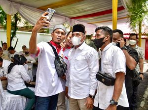 Gubsu Edy Minta Warga Tak Segan Menyapanya: Ajak Selfie Juga Boleh