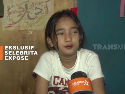 7 Foto Elin, Pengamen Badut Cilik yang Kecantikannya Viral