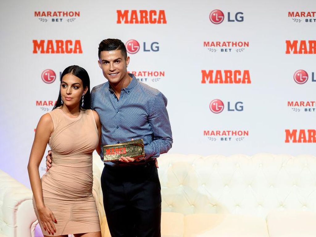Georgina Rodriguez Ungkap Momen Terberat Dalam Hubungan dengan Ronaldo Georgina Rodriguez Ungkap Momen Terberat Dalam Hubungan dengan Ronaldo