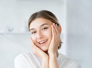 Prosedur V-Shape ala Artis Korea Memicu Wajah Jadi Kendur dan Tampak Tua Prosedur V-Shape ala Artis Korea Memicu Wajah Jadi Kendur dan Tampak Tua