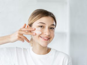 Skinimalism, Tren Skincare Praktis Hasil Efektif, Digemari Milenial dan Gen Z Skinimalism, Tren Skincare Praktis Hasil Efektif, Digemari Milenial dan Gen Z