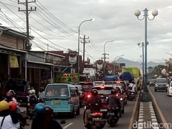 Arus Lalu Lintas Jalan Poros Makassar-Maros Macet Parah Sejauh 1,6 Km