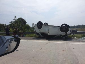 Kecelakaan Mobil Terbalik di Km 79 Tol Cipali, Pengendara Luka-luka