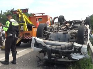 Kecelakaan Tol Cipali Avanza Vs Rush, 11 Orang Luka-luka