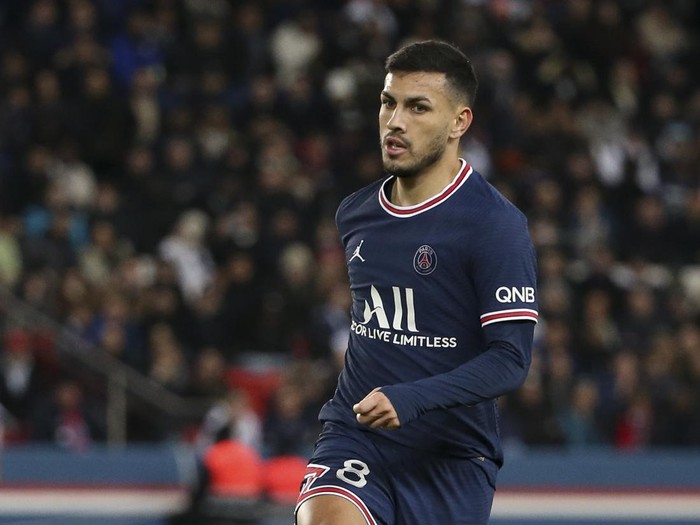 PARIS, FRANCE - APRIL 3: Leandro Paredes of PSG during the Ligue 1 Uber Eats match between Paris Saint Germain (PSG) and FC Lorient at Parc des Princes stadium on April 3, 2022 in Paris, France. (Photo by John Berry/Getty Images)
