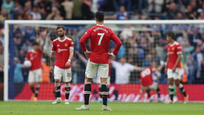 manchester united cristiano ronaldo liga inggris premier league brighton & hove albion vs manchester united BRIGHTON, ENGLAND - MAY 07: A dejected Cristiano Ronaldo of Manchester United during the Premier League match between Brighton & Hove Albion and Manchester United at American Express Community Stadium on May 7, 2022 in Brighton, United Kingdom. (Photo by Matthew Ashton - AMA/Getty Images)
