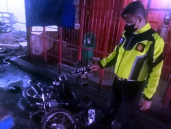 Pemotor Tanpa Identitas Tewas Diseruduk Mobil di Sukabumi
