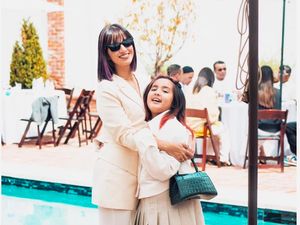 Liburan Mewah, Nia Ramadhani Pamer Mandi Kembang Bareng Mikhayla Bakrie