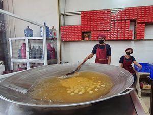 Onde-onde Bo Liem Khas Mojokerto yang Jadi Incaran Pemudik Onde-onde Bo Liem Khas Mojokerto yang Jadi Incaran Pemudik