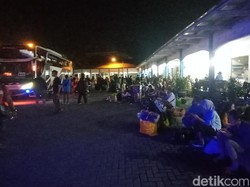 Macet Parah Bikin Penumpang Bus di Kudus Tujuan Bekasi Telantar