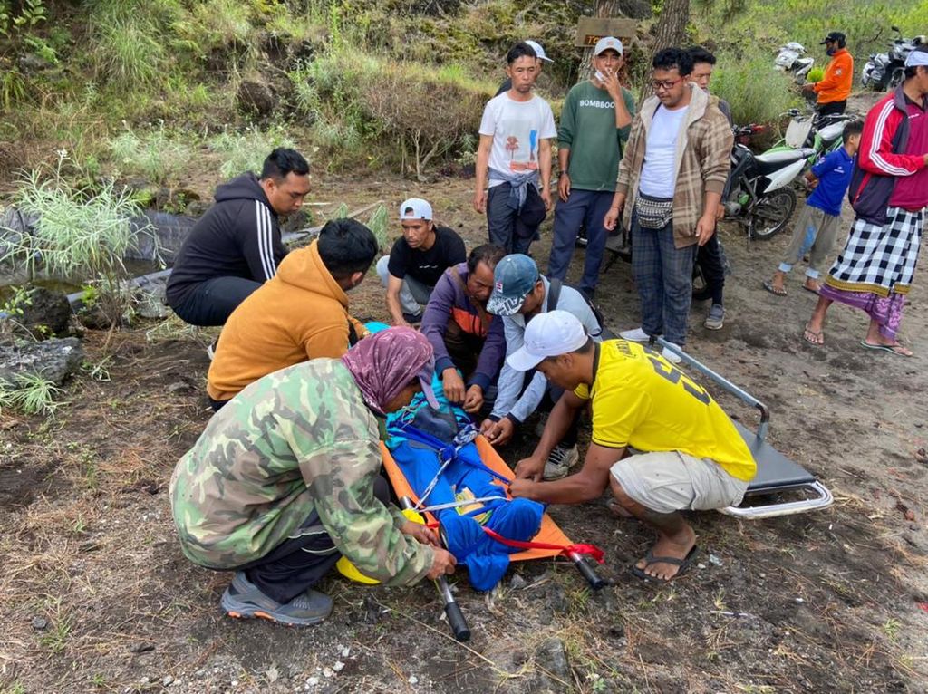 Turis Asal Amerika Tewas Diduga Jatuh Saat Mendaki Gunung Batur Turis Asal Amerika Tewas Diduga Jatuh Saat Mendaki Gunung Batur