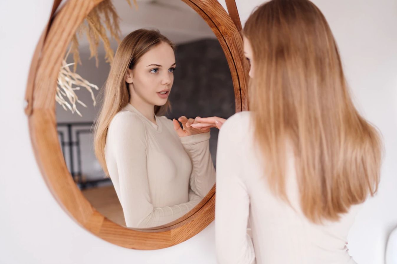 Perempuan Mengkritik Diri Sendiri hingga 8 Kali Sehari