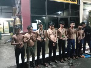 Polisi Tangkap 7 Remaja di Gowa Kerap Meresahkan-Bawa Senjata Busur Panah Polisi Tangkap 7 Remaja di Gowa Kerap Meresahkan-Bawa Senjata Busur Panah