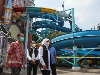 Kondisi Kenpark Surabaya yang Ditutup Sementara Usai Perosotan Ambrol