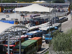 Melihat Situasi Puncak Arus Balik di Tol Jakarta-Cikampek