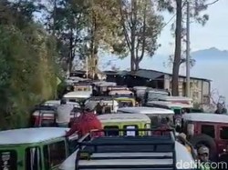 Gunung Bromo Kebanjiran Turis Lagi