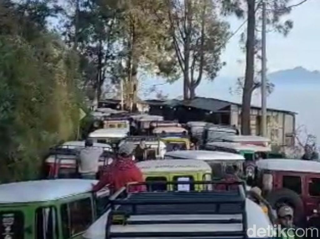 Gunung Bromo Kebanjiran Turis Lagi Gunung Bromo Kebanjiran Turis Lagi