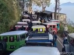 Pengunjung Penanjakan Bromo Penuh saat Lebaran, Pelaku Wisata Berbuka Puasa