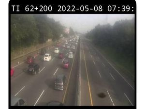 Arus Balik Pagi Ini: One Way Hingga Tol Japek Km 47, Contraflow ke Km 28