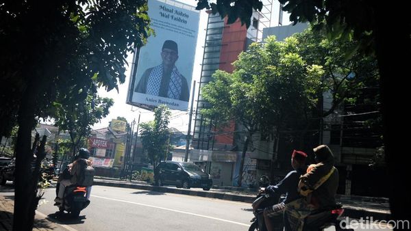 Baliho Ucapan Idul Fitri Anies Baswedan Mejeng di Tangsel