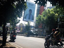 Pendukung Anies Dinilai Agresif Pasang Baliho Ucapan Idul Fitri di Tangsel