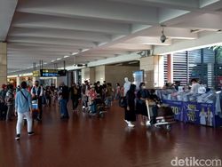 Kondisi Bandara Soetta Ramai Penumpang di Puncak Arus Balik