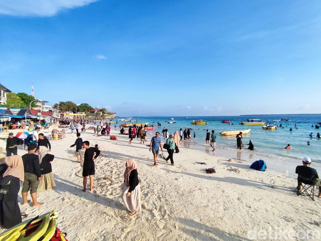 Wisatawan Tanjung Bira 55.185 Orang Selama Libur Lebaran, Setor PAD Rp 1,2 M