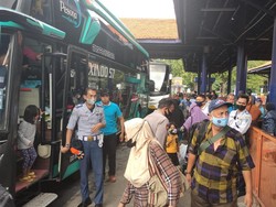 Puncak Arus Mudik Terminal Purabaya Diprediksi pada H-3 Lebaran