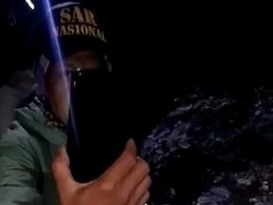 Tim SAR Temukan HP-Sepatu Diduga Milik Wisatawan Hilang di Kawah Ijen