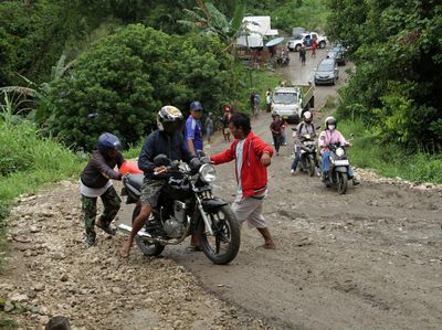 Tolong! Jalan Provinsi Enrekang-Pinrang di Sulsel Rusak Parah