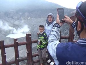 Pengunjung Tangkubanparahu dan Sariater Subang Masih Meriah