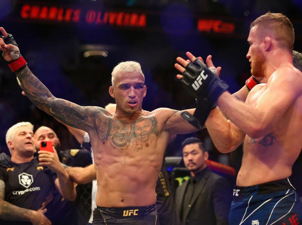 UFC 274: Charles Oliveira Sempat Roboh Sebelum Kunci Justin Gaethje UFC 274: Charles Oliveira Sempat Roboh Sebelum Kunci Justin Gaethje