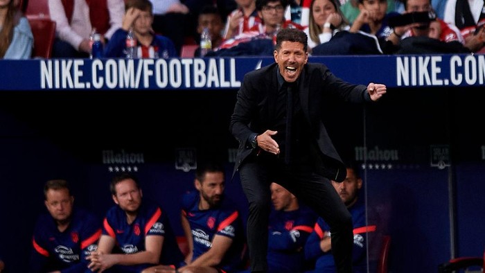 MADRID, SPAIN - MAY 08: Diego Pablo Simeone, Manager of Atletico de Madrid reacts during the La Liga Santander match between Club Atletico de Madrid and Real Madrid CF at Estadio Wanda Metropolitano on May 08, 2022 in Madrid, Spain. (Photo by Silvestre Zspylma/Quality Sport Images/Getty Images)