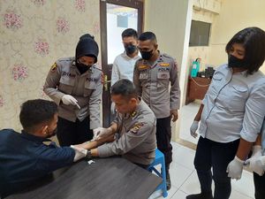 Polisi Ambil Sampel DNA Anak Pelaku Pembunuhan Keji di NTT Polisi Ambil Sampel DNA Anak Pelaku Pembunuhan Keji di NTT