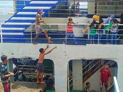 Cerita Anak Logam, Pejuang Receh Bertaruh Nyawa di Selat Bali