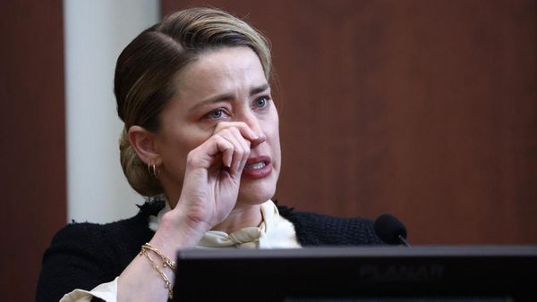 Foto Amber Heard Berkali-kali Nangis di Sidang, Tetap Tak Menang