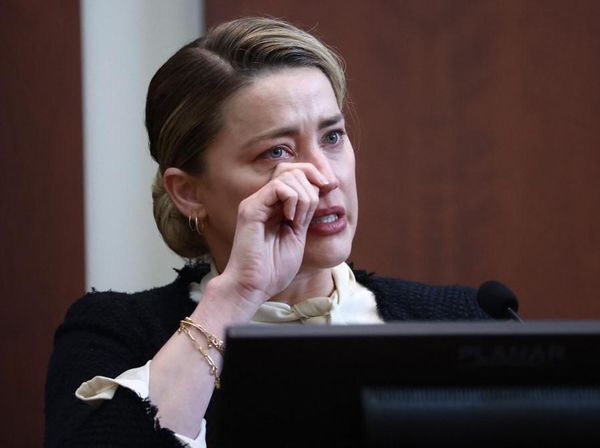 Foto Amber Heard Berkali-kali Nangis di Sidang, Tetap Tak Menang