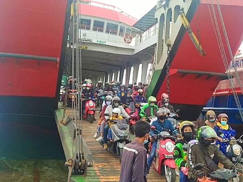 Hari Pertama Masuk Kerja, Separuh Pemudik Belum Balik ke Bali Hari Pertama Masuk Kerja, Separuh Pemudik Belum Balik ke Bali
