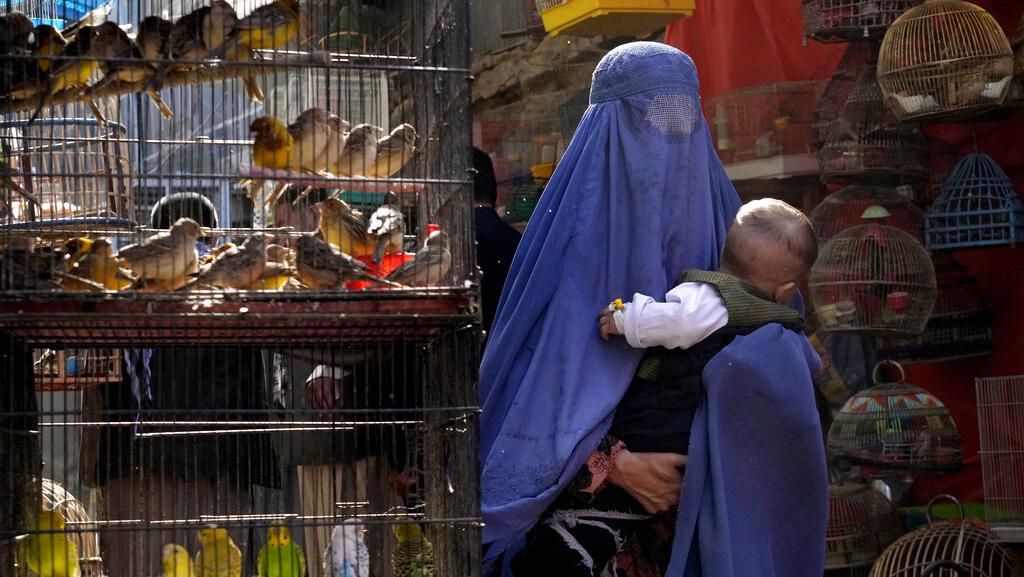 Potret Burqa, Busana yang Diwajibkan Lagi untuk Wanita Afghanistan