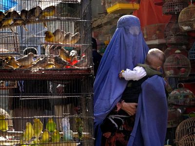 Potret Burqa, Busana yang Diwajibkan Lagi untuk Wanita Afghanistan