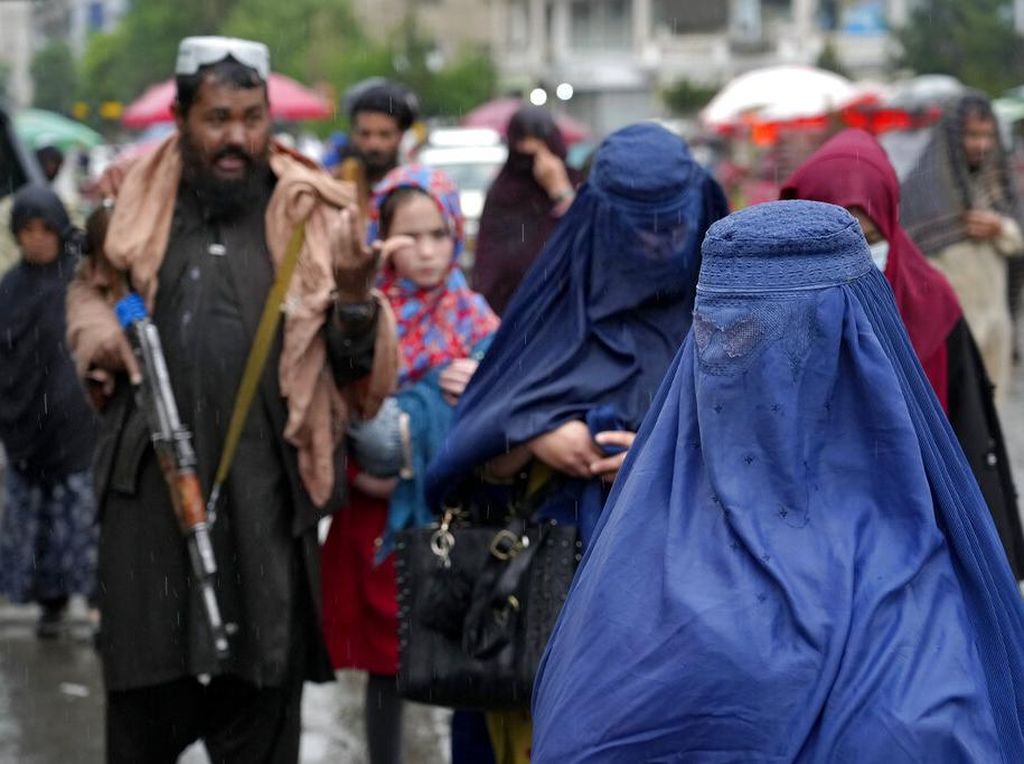 Taliban Perintahkan Presenter TV Wanita Tutupi Wajah Saat Siaran